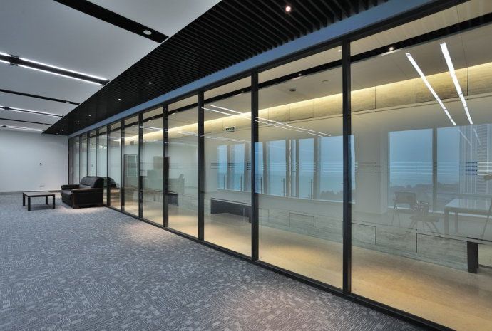 吴中办公室装修玻璃隔断如何进行保养？